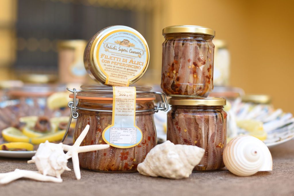 Alici con Peperoncino lavorate artigianalmente in olio di semi di girasole